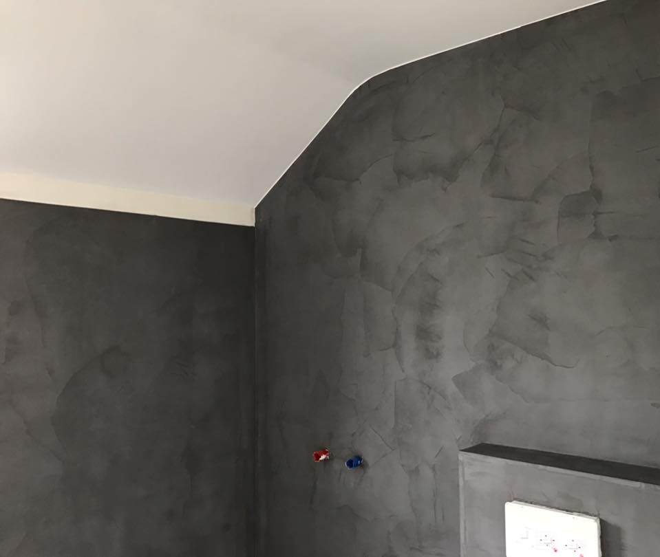 Badkamer afgewerkt met beton ciré